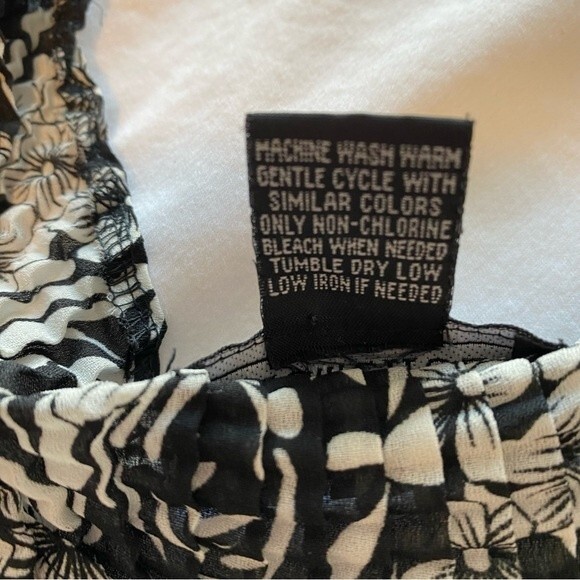 NWOT Black White Floral Design Crinkle Stretch Pleat Fabric by Elementz Size M - Picture 8 of 8